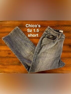 Chico's 1.5 Short Platinum Denim Jeans in Faded Blue, Sz 8-10, no gap waistband